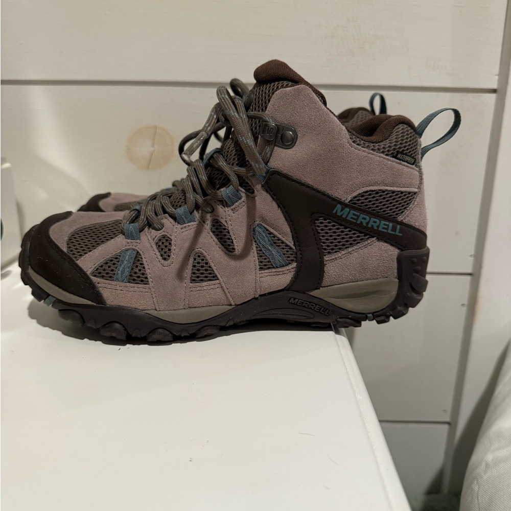 Merrell Womens Hiking Boot - Brown and Blue.
